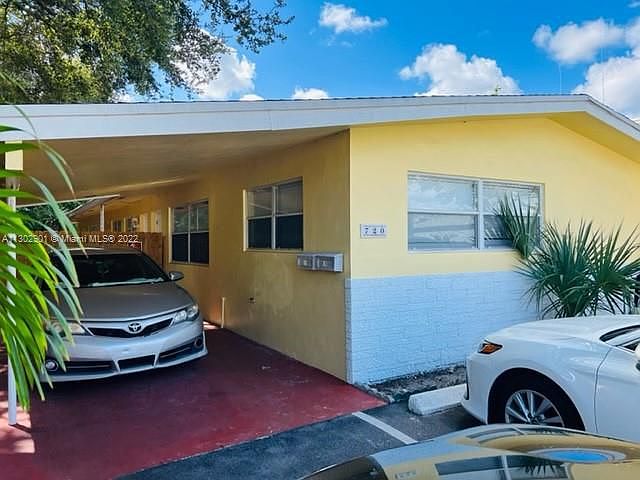 1st image of 720 SE 15th St #2R