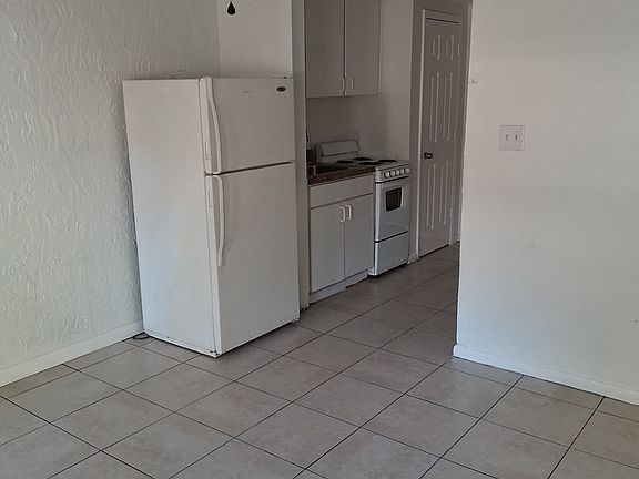 3rd image of 27 W Crystal Ave #103