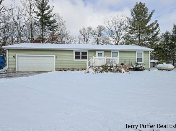 688 W Cherry St, Twin Lake, MI 49457