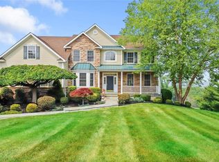 61 Spy Glass Hl, Hopewell Junction, NY 12533