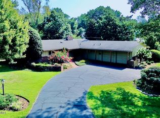 821 Huntington Rd, Louisville, KY 40207