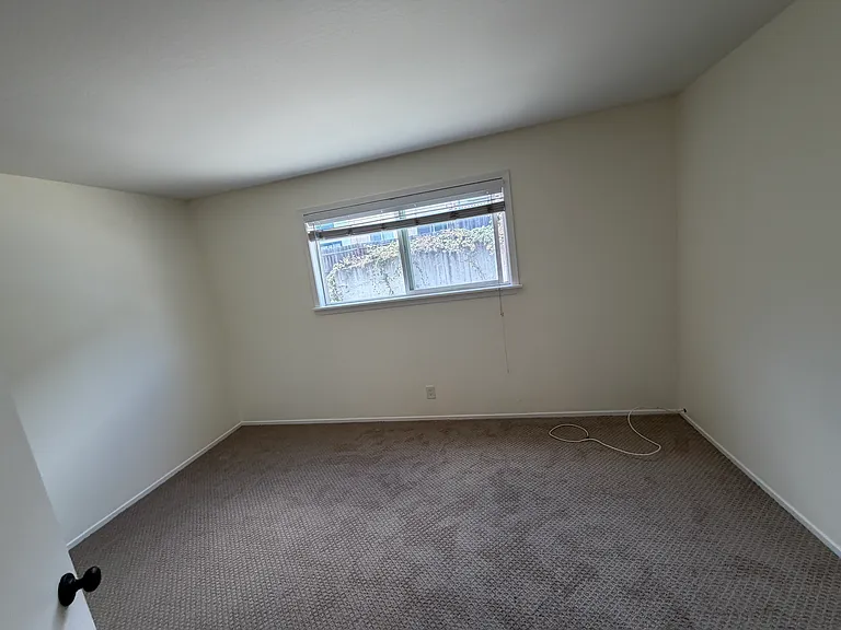 245 E. Market St. — Photo 19