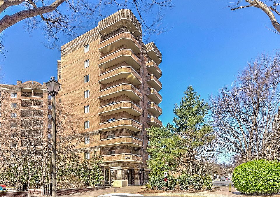 1st image of 1050 N Stuart St APT 307