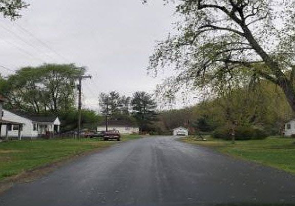 4th image of 633 Pocahontas St