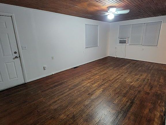 5th image of 2418 Guernsey Dell Ave