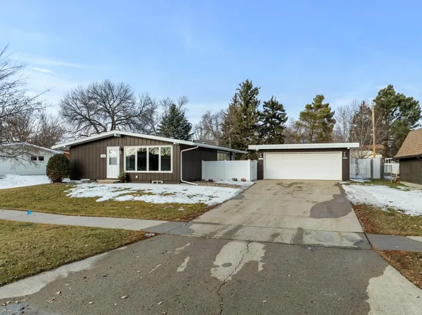 2806 2nd Ave SW, Minot, ND 58701