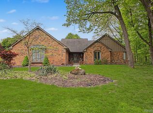 21470 Woodfarm Dr, Farmington Hills, MI 48374