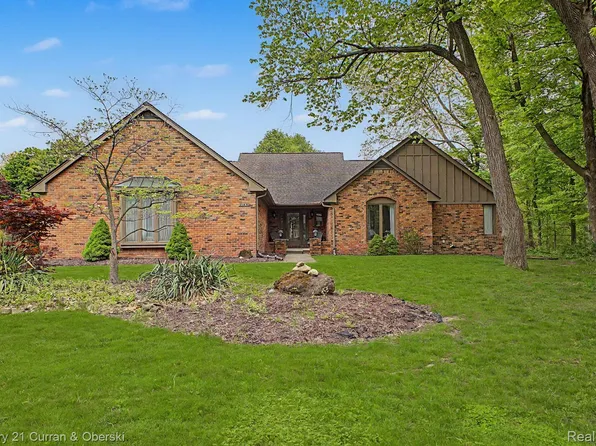 21470 Woodfarm Dr, Farmington Hills, MI 48374