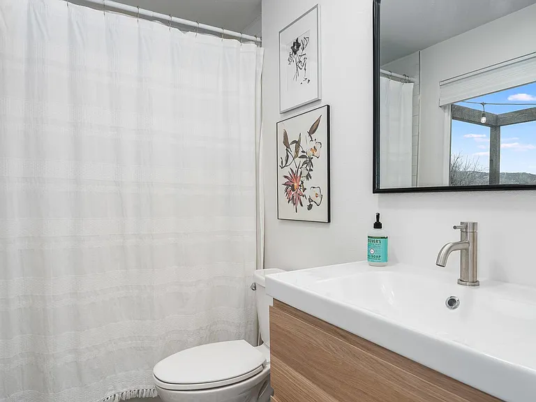 2417 N Overland Trl — Photo 29
