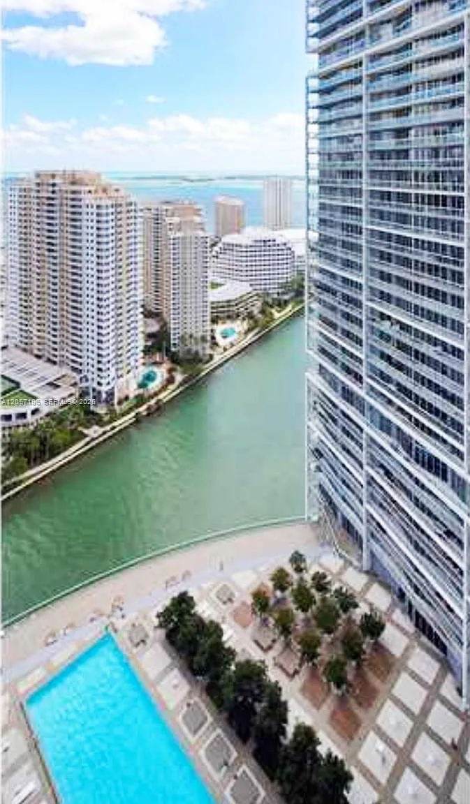Iconbrickell Condo No 1 — Photo 1