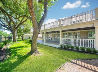 8 Wellington Ln, Sugar Land, TX 77478