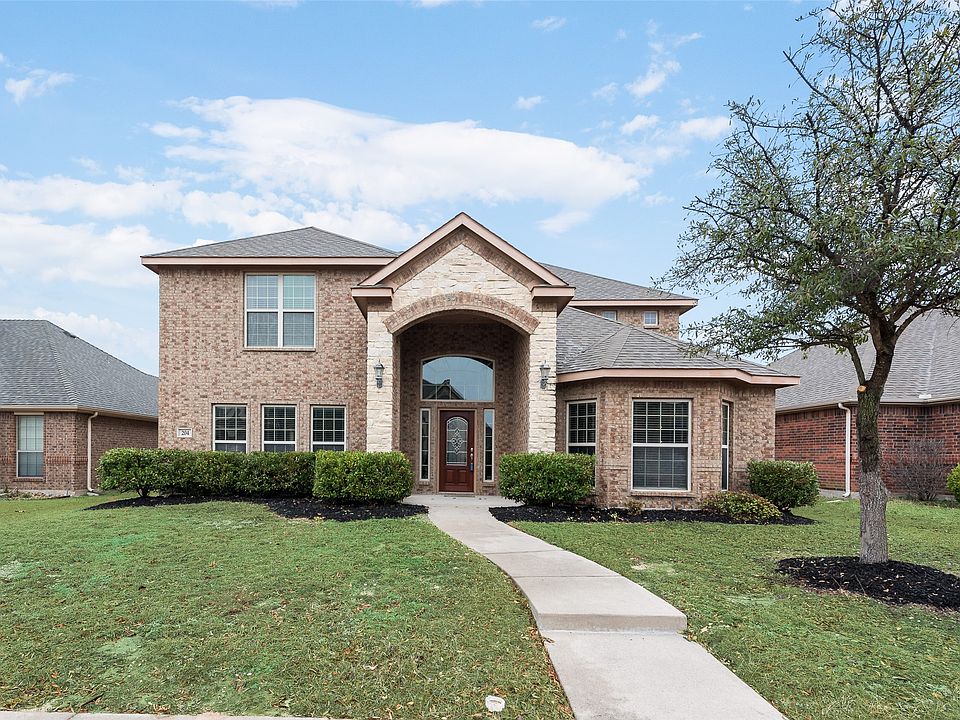 1st image of 204 Gatehouse Dr