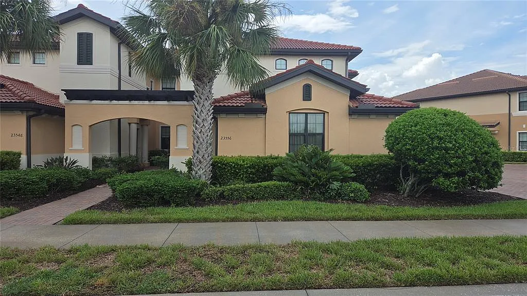 3 bed, 2.0 bath, 2569 sqft, $5,500 — Photo 2