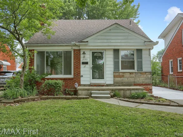 21315 Bournemouth St, Harper Woods, MI 48225
