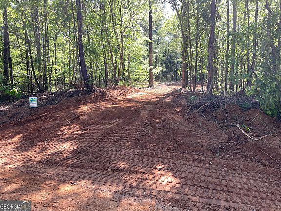 3rd image of 195 Sharon Rd