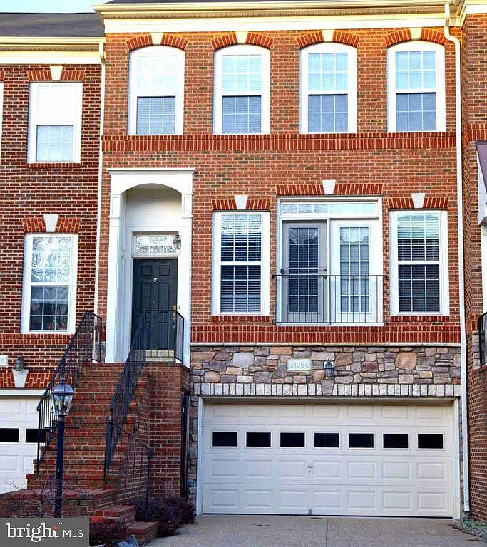 3 bed, 5.0 bath, 2510 sqft, $3,500 — Photo 1