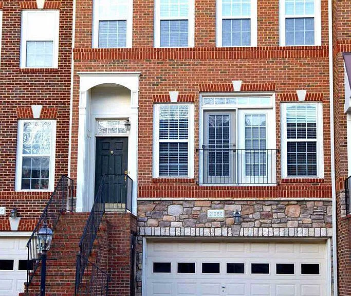 21958 Windy Oaks Sq — Photo 1