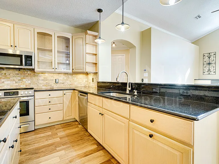 4013 Cree Dr — Photo 12