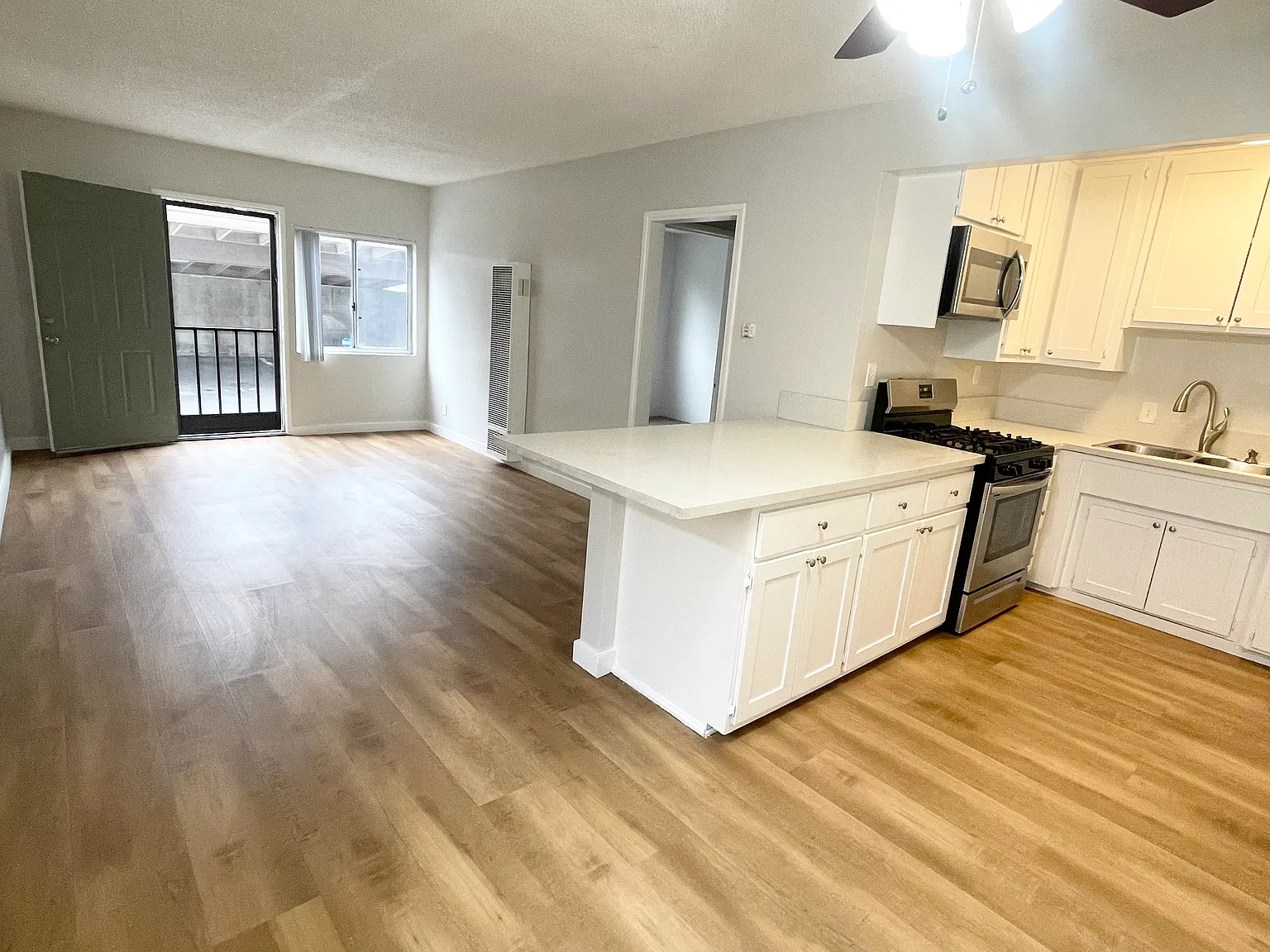 729 W Foothill Blvd — Photo 4