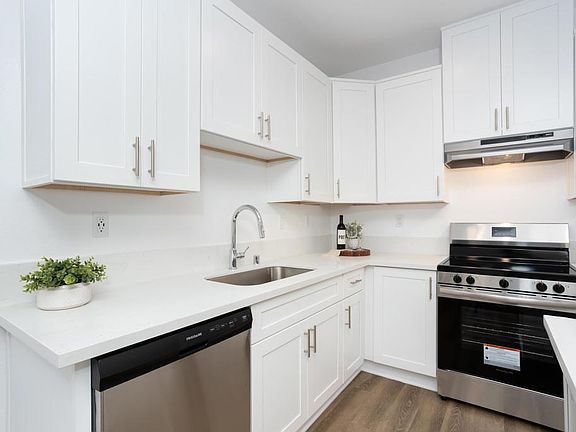4th image of 4984 Ocean View Blvd