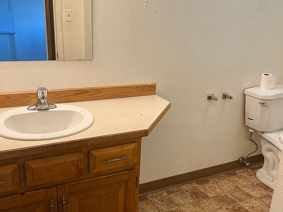 5th image of 648 Dowling Rd #207