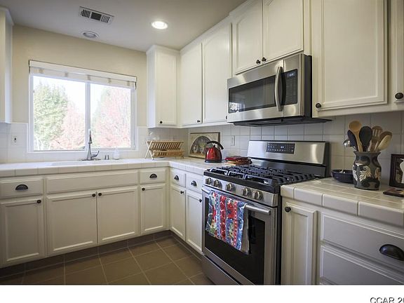 3rd image of 2646 Huckleberry Ln