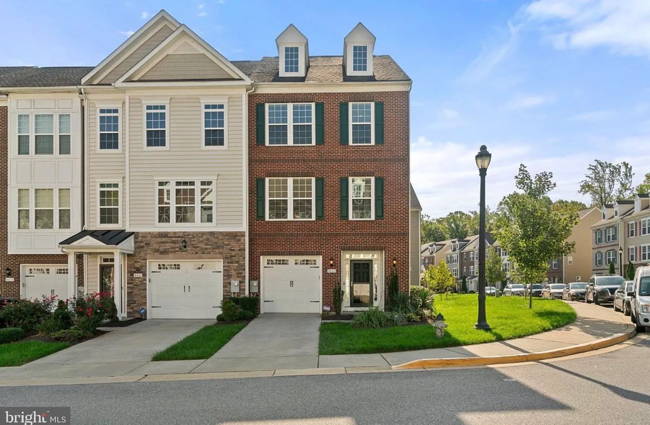 3 bed, 1760 sqft, $3,700 — Photo 1