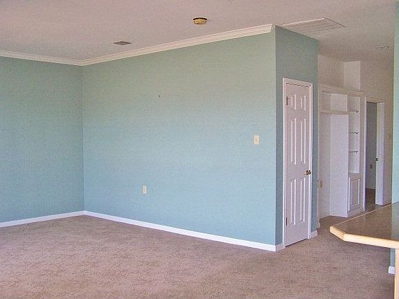 5th image of 1020 Edinburgh Dr