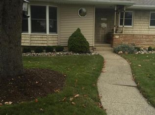 3240 Pickwick Pl, Lansing, MI 48917