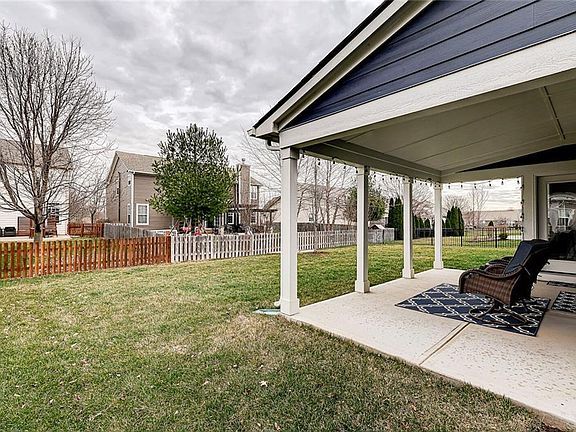 3rd image of 15784 Barnard Dr