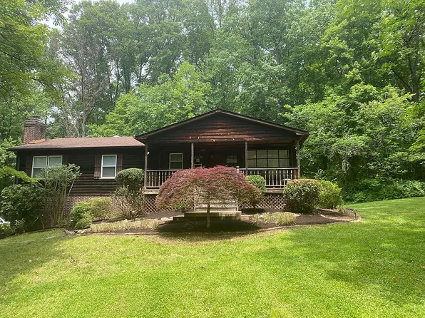 9990 Moore Dr, Manassas, VA 20111