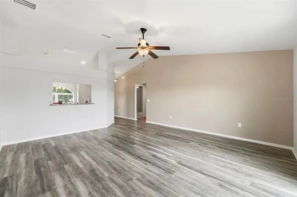 3 bed, 2.0 bath, 1252 sqft, $1,800 — Photo 2