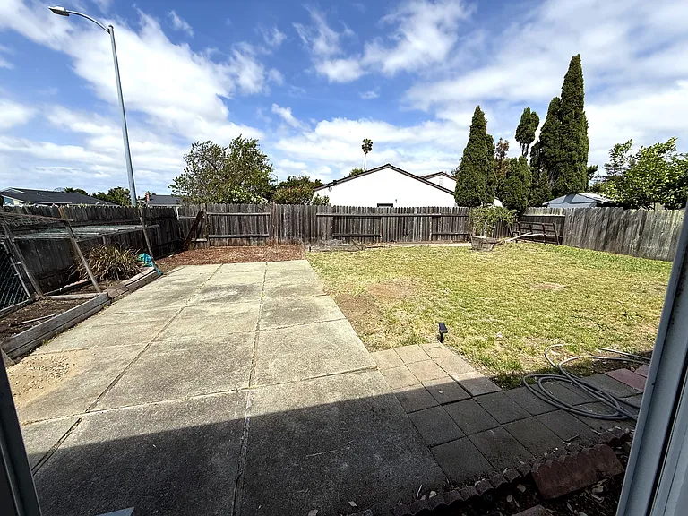 816 Jack London Dr — Photo 3