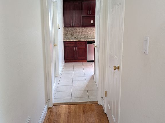 3rd image of 1185 Kent Ave
