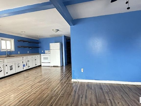 2nd image of 404 N Oak St