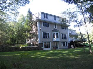 215 April Ln, Tiverton, RI 02878