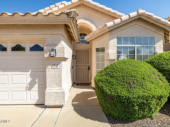 3rd image of 4414 E DESERT WIND Drive