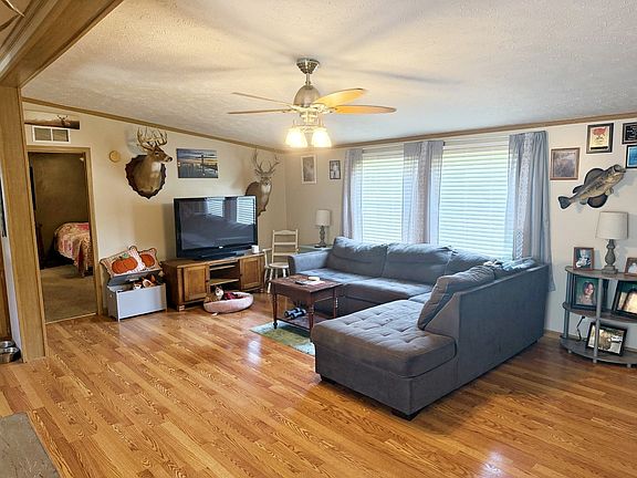 3rd image of 5 Southland Dr