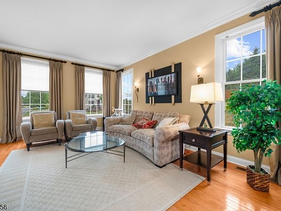 5th image of 15 Providence Dr