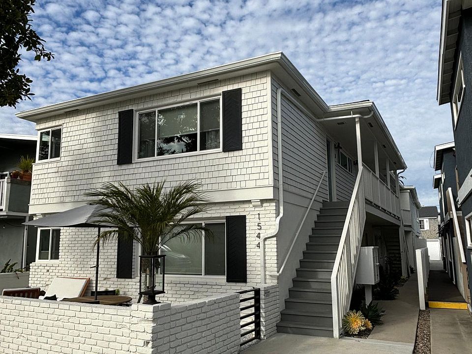 THIS IS THE LIFE! Remodeled and upgraded 4-unit building in the fabulous Balboa Peninsula!