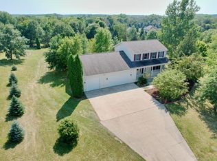 1001 Trail View Ln SE, Pine Island, MN 55963