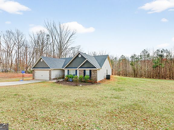 3rd image of 225 Tyler Way