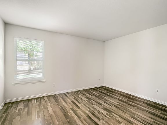 5th image of 2105 Langford St