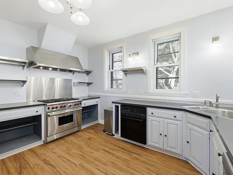 1110 Washington St — Photo 39
