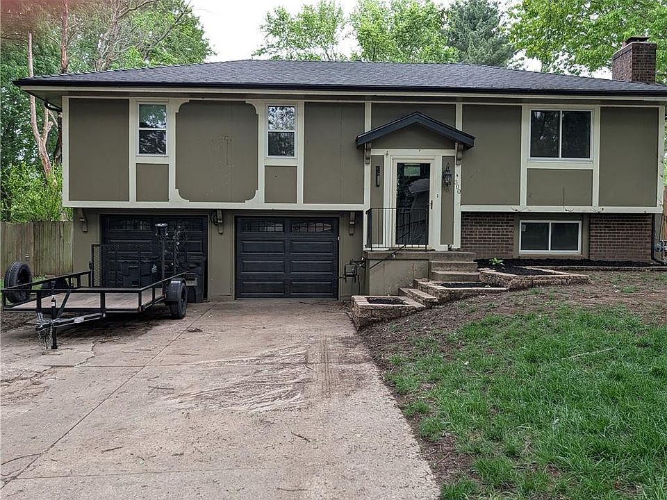 1st image of 300 SW Palo Dr