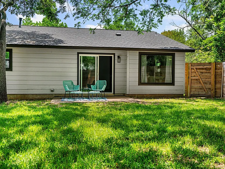 2102 Falcon Hill Dr — Photo 30