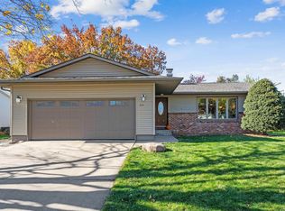 814 Lynda Rd, Waterloo, IA 50701