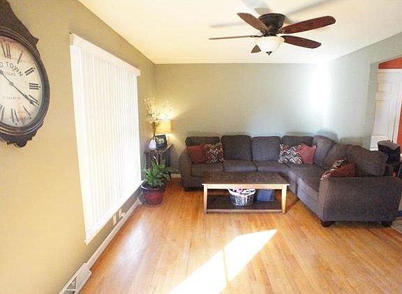 3rd image of 606 Banks Dr