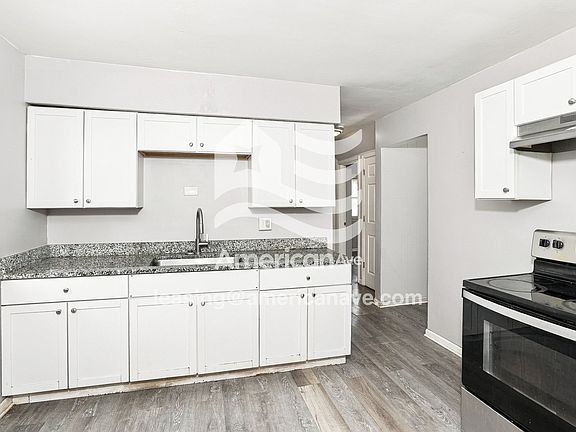 1283787_002_kitchen_3.jpg