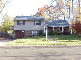 250 Cowbell Rd, Willow Grove, PA 19090